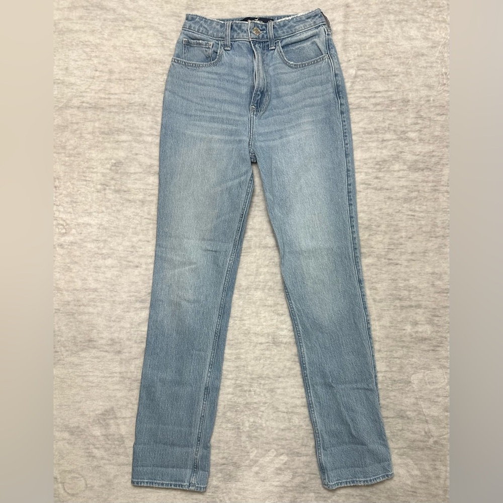 Hollister Ultra High-Rise 90's Straight Jeans